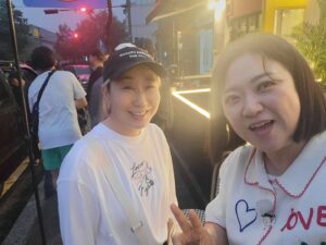 Kim Sook Instagram - 하루에 장소 5번을 옮겨다니며 촬영하는데...우연히 만나다니....거참 신기하네~ 역쉬 솔메이트 #soulmate @ramirani668