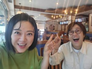 Kim Sook Instagram - 드디어 만나러 갑니다요~~
#송은이 #유재석 #김숙 #핑계고