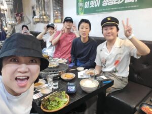 Kim Sook Instagram - 물벼락 이후 개운한 마음으로 회식참가 

#홍진경 장우영이 쏘는날!!! #홍김동전 #수저게임