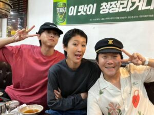 Kim Sook Instagram - 물벼락 이후 개운한 마음으로 회식참가 

#홍진경 장우영이 쏘는날!!! #홍김동전 #수저게임