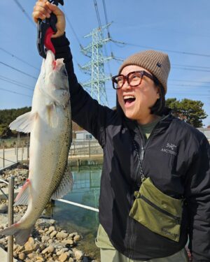 Kim Sook Instagram - 아....이러면 안되는데...손맛을 봐버렸어..
기분좋아 낚싯대 하나 샀어^^ 나 이해 할수 있지??