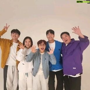 Kim Sook - 12.4K Likes - 옥탑방의 문제아들 !! 아싑게도 사진을 많이 안찍었구나.사진첩에 이것뿐이라니..ㅜ.ㅜ 7년동안 출연해주신 모든 분들과 스텝과 제작진 피디님들 작가님들 너무 고생하셨어요^^ 그동안 옥탑방을 사랑해 주셔서 너무 너무 감사합니다!!
#김용만 @saru337 송은이 #김종국 #정형돈 #민경훈 @mee_woon_sanae 이찬원 함께해서 너무 즐거웠네~~