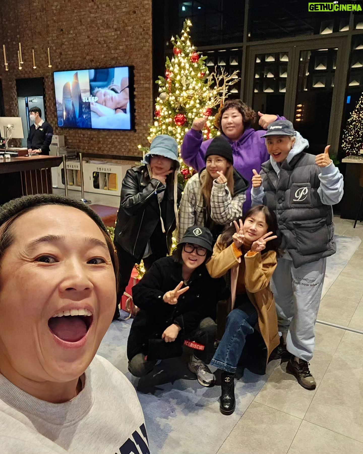 Kim Sook Instagram - 밥모임 멤버 어때요?? 소식좌 대식좌 걸그룹 개그우먼 종합선물세트같은.. @iam_still_beautiful @saru337 @daraxxi @jeaworld #산다라박 #황보 #송은이 #제아 #박소현 #신기루 @ruruvely