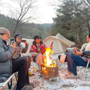 Kim Sook Instagram - 동생들과 똑같이 옷 맞춰입고 캠핑하기 ^^ 2024년도 캠핑은 계속됩니다