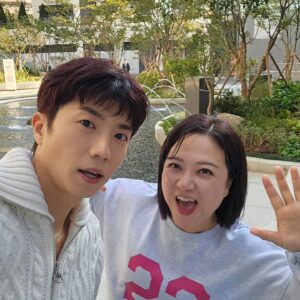 Kim Sook Instagram - 우영이의 인사법
만났을때 인사 & 촬영끝나고 인사 
@0430_live_boy #구해줘홈즈