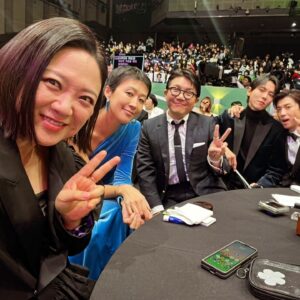 Kim Sook Instagram - 연예대상이 잘 마무리가 되었습니다^^
올해의 예능인상을 받았어요~~ 우수상 #주우재 최우수상 #홍진경 #이찬원 #올해의예능인상 전현무 수상하신분들 모두모두 축하드립니다^^
그리고 홍김동전을 응원하러온 친구들 고마워요^^ 편지는 잘 전달 됐어요~