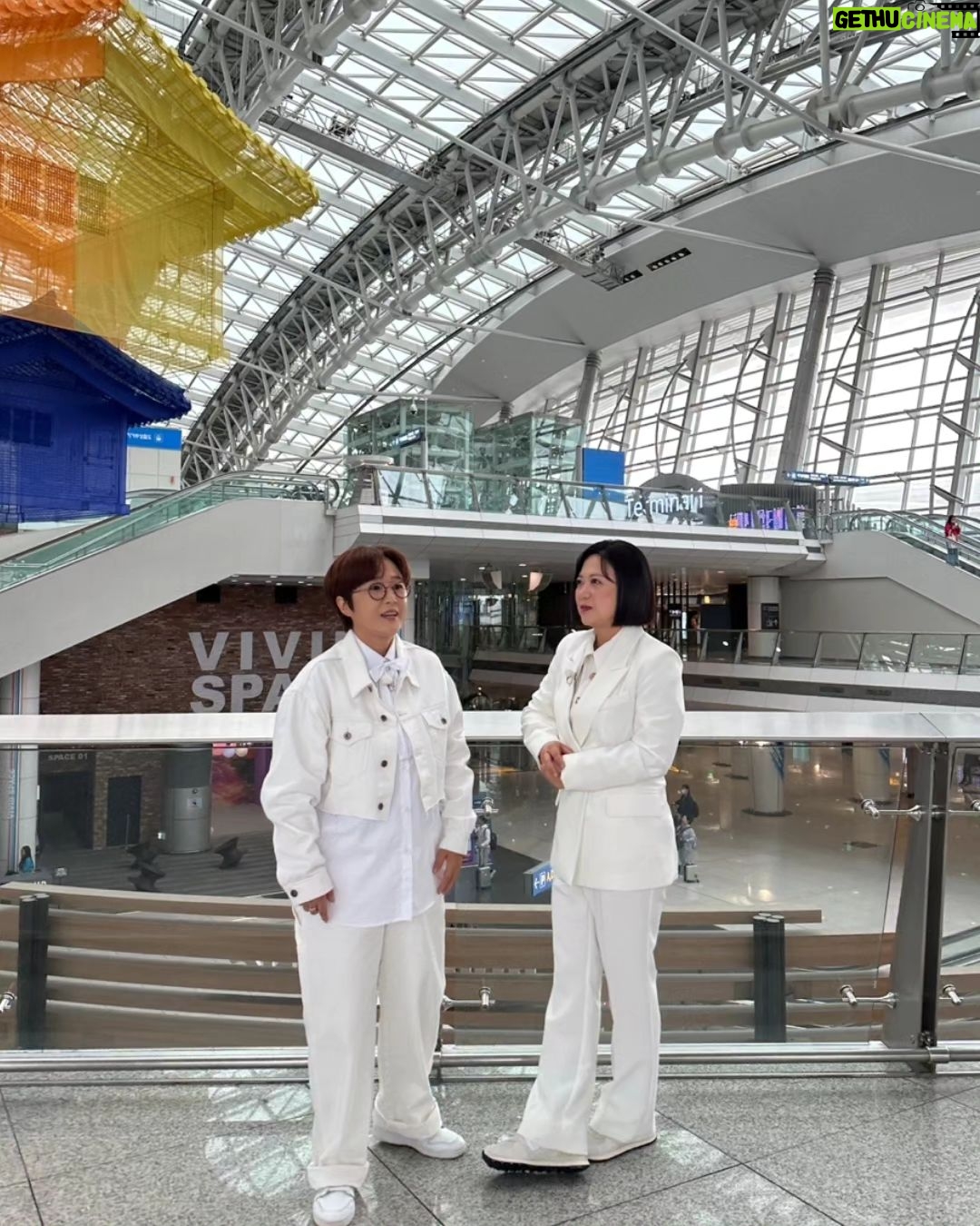 Kim Sook - 12.2K Likes - 이번엔 어디서 누굴 만나볼까??
#송대표 & #김이사 #토크백 곧 찾아갑니다~~