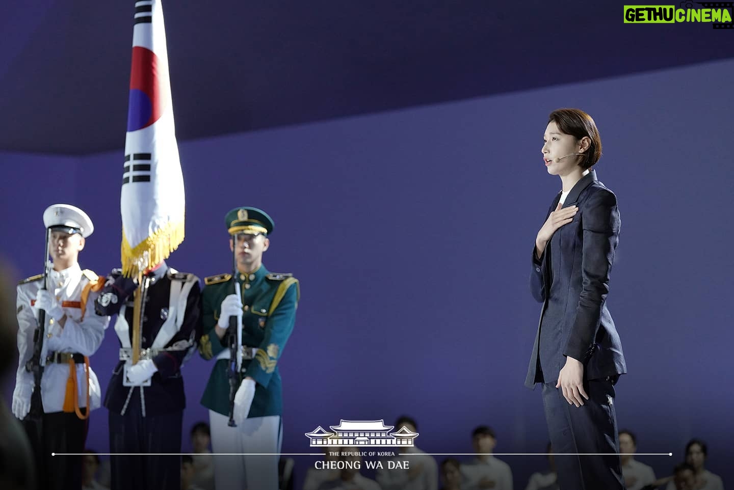 Kim Yeon-koung Instagram - 나는 자랑스러운 태극기 앞에. #815 #🇰🇷 #NationalLiberationDay