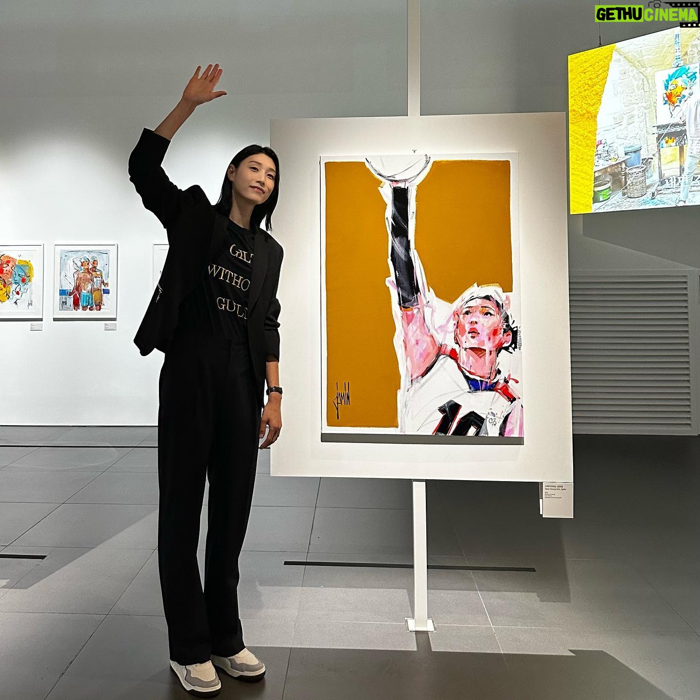 Kim Yeon-koung Instagram - Thank you for the portrait. It is an honor to be part of the exhibition π¨π»βπ¨π¨ #davidjamin #λ€λΉλμλ§Ή