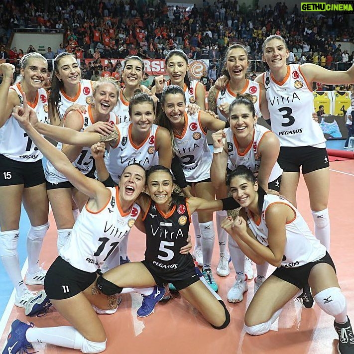 Kim Yeon-koung Instagram - Spor Toto champions cup Champion🧡🖤🏆🥇