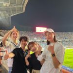 Kim Yeon-koung Instagram - 쿠팡플레이 초대해주셔서 감사합니다 💚⚽️ #coupangplay #tottenham #sevilla