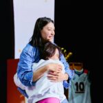 Kim Yeon-koung Instagram – 팬분들의 무한한 사랑으로 지금까지 이어온 저의 배구 인생에
감사하게도 올해 기회가 되어 조금이나마 팬분들에게
그 사랑을 돌려드릴 수 있어 의미있는 시간이었습니다.
와주신 모든 분들께 진심으로 감사드립니다.

소중해 💙🧡 #베이커리연경당 #fanmeeting