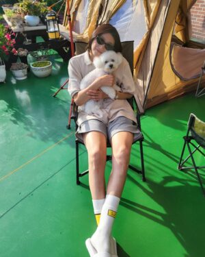 Kim Yeon-koung Instagram - 우리 집 막내 잭슨이 🐶 
#우리집옥상 #캠핑 #즐추