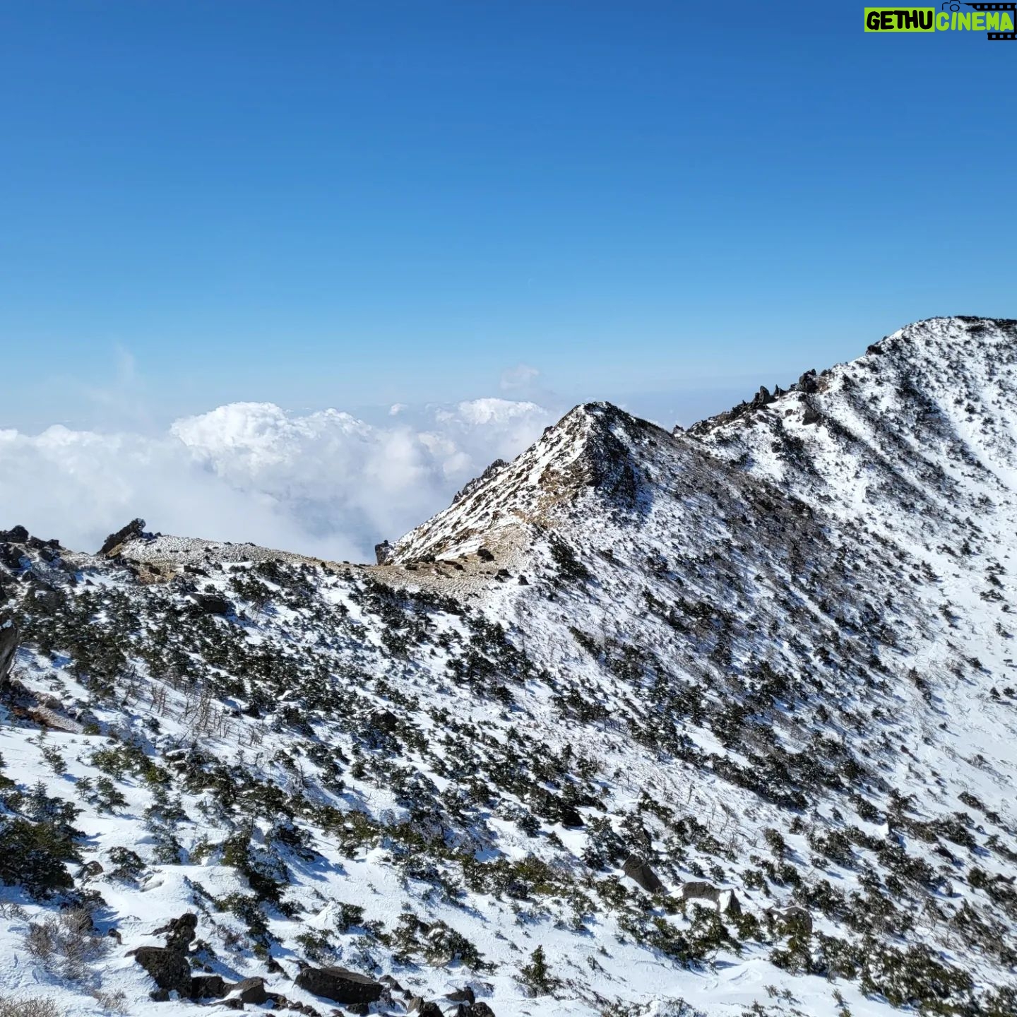 Kim Yeon-koung Instagram - The most splendid scenery ever 😎 #hallasanmountain #expedition