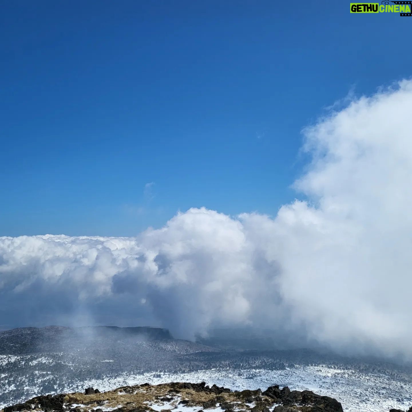 Kim Yeon-koung Instagram - The most splendid scenery ever 😎 #hallasanmountain #expedition