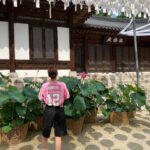 Kim Yong-ji Instagram - 길상사 산책 뒷모습매니아