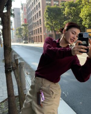 Kim Yong-ji Instagram - 친구가 잘나왔다는 사진은 항상 눈 감겨있드라..