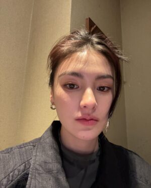 Kim Yong-ji Instagram - 친구가 잘나왔다는 사진은 항상 눈 감겨있드라..