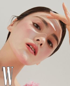 Kim Yong-ji Instagram - dolce vita is my color 💞

@wkorea 💗 @narscosmeticskorea 💗