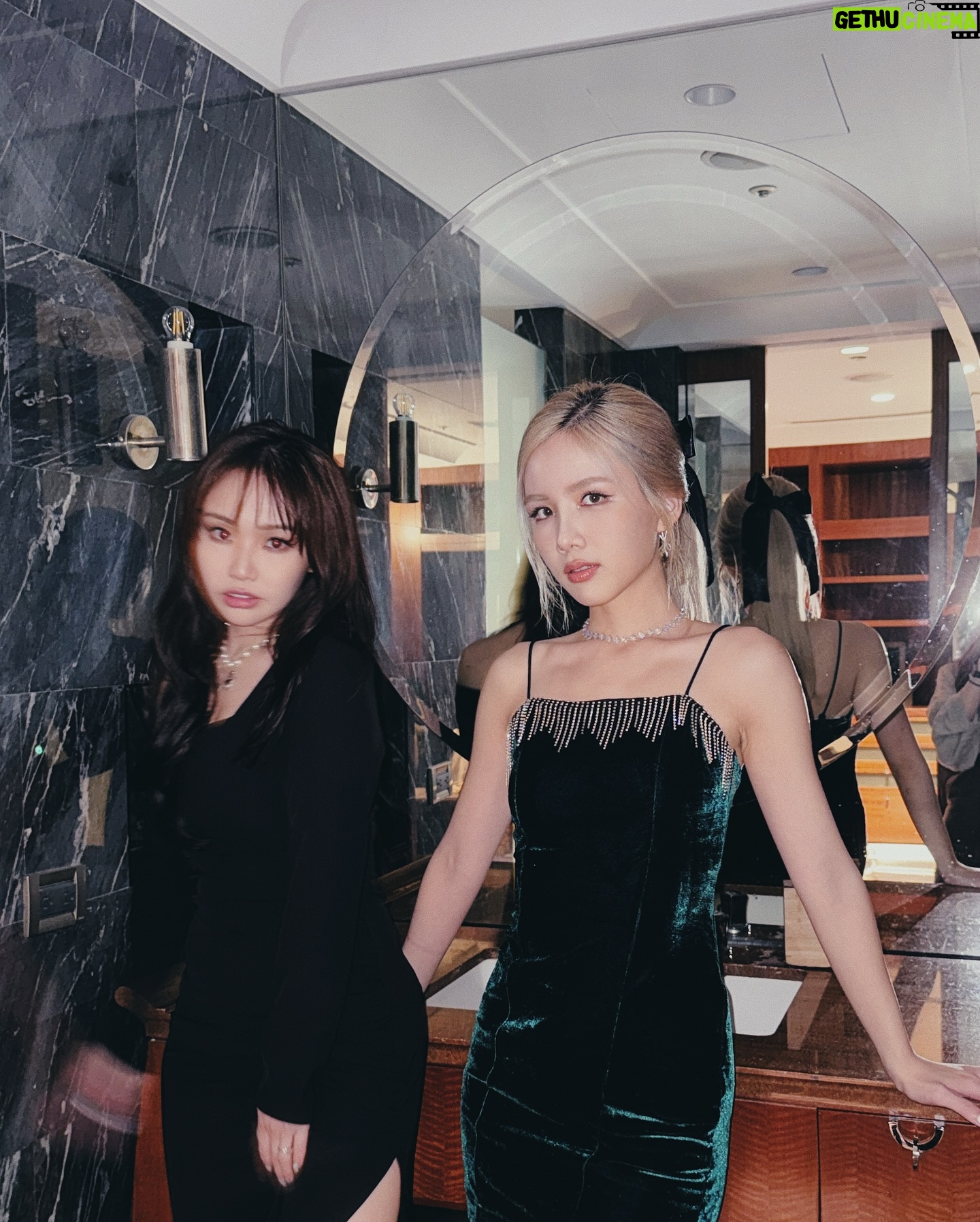 Kimberley Chen Instagram - Happy happy happy happy 30! 謝謝大家的生日祝福 ✨☁️🫶🏻🩵