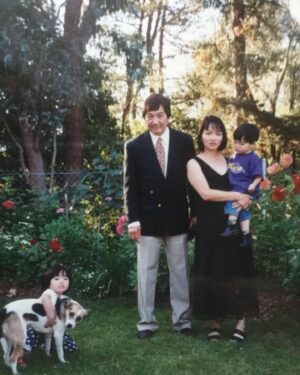 Kimberley Chen Instagram - 終於等不及的30歲🫶🏻
滿滿的幸福，幸運能在這邊活這30年💫
希望可以繼續帶著火爆的心進入接下來這段日子
在這條路上成為自己人的夥伴們我愛你們
1994年的寶貝們衝！