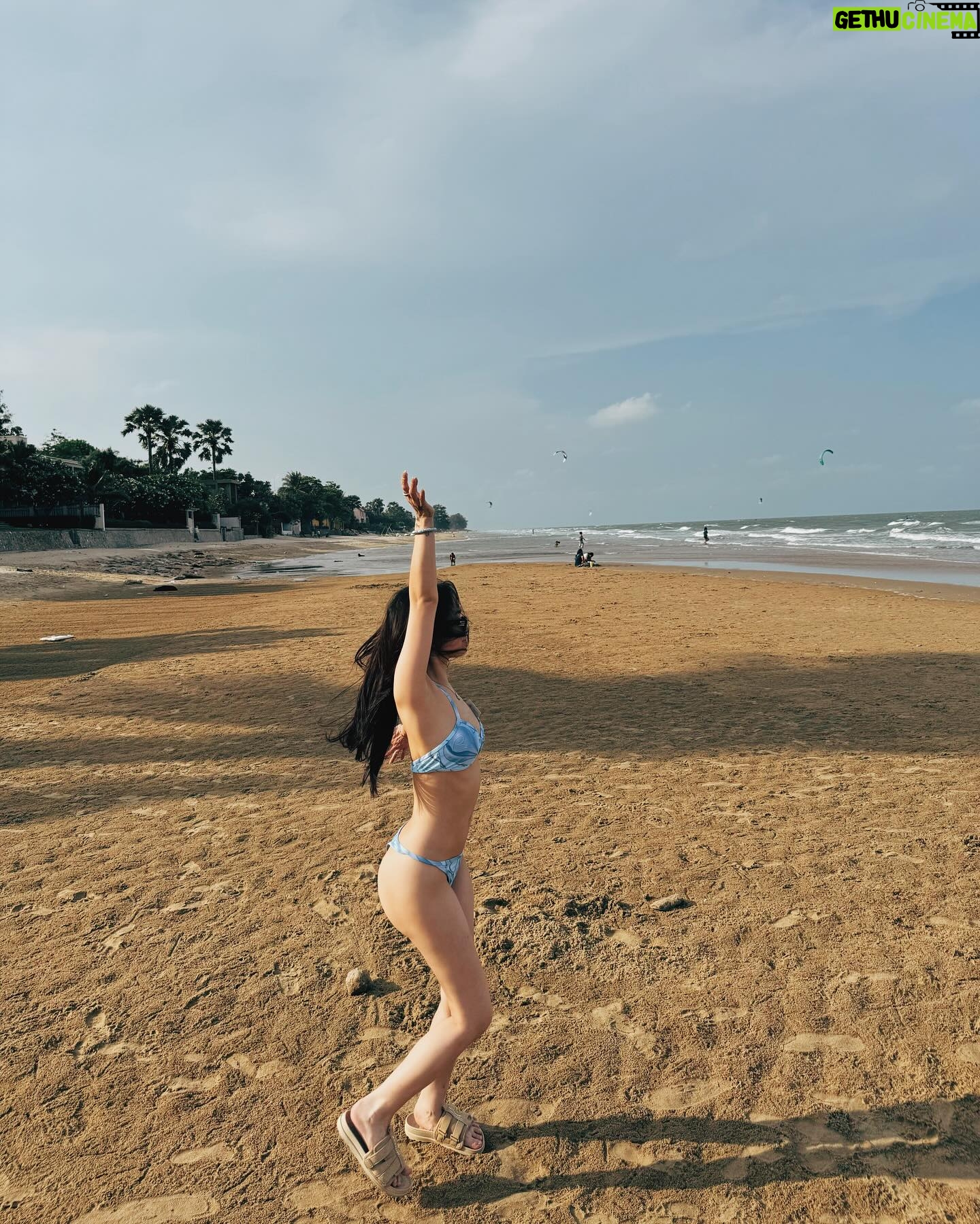 Kimberley Chen - 27.5K Likes - very long overdue 🌞
沒有期限的幸福 💫