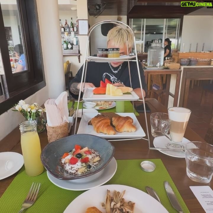Kimberley Chen - 19.8K Likes - Appreciation post to the amazing vegan food and the amazing people that made the food and whatever we encountered on our getaway from crazy ☺️
感謝所有的發生,因為這樣才更珍惜簡單的幸福 🩵 也讓我提升我的eq 🦋✨💕🙏🏻
there will be a part 2
