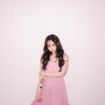 Kimberley Chen Instagram - 未完成的mv真的太夢幻讓我可以再看到小kiwi 💕🥹 希望你們跟我一樣愛 ☁️🌈☺️ kiki
