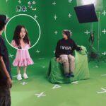 Kimberley Chen Instagram – kiki x 未完成 

跳跳跳了幾次？ 🤭🤣

真的很期待這隻MV，我不應該透露太多，但是會有一個很特別的小嘉賓 👶🏻🥰💕