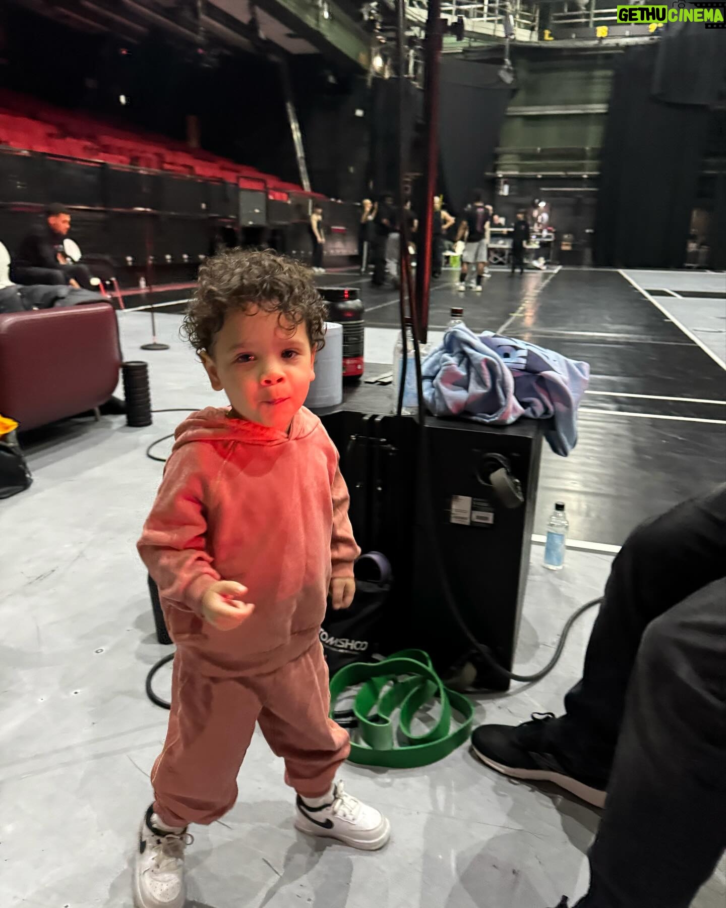Kimberley Walsh Instagram - No bank holiday for me so we had some visitors at rehearsals but we made the most of the weekend sunshine ☀️ 🫶🏼