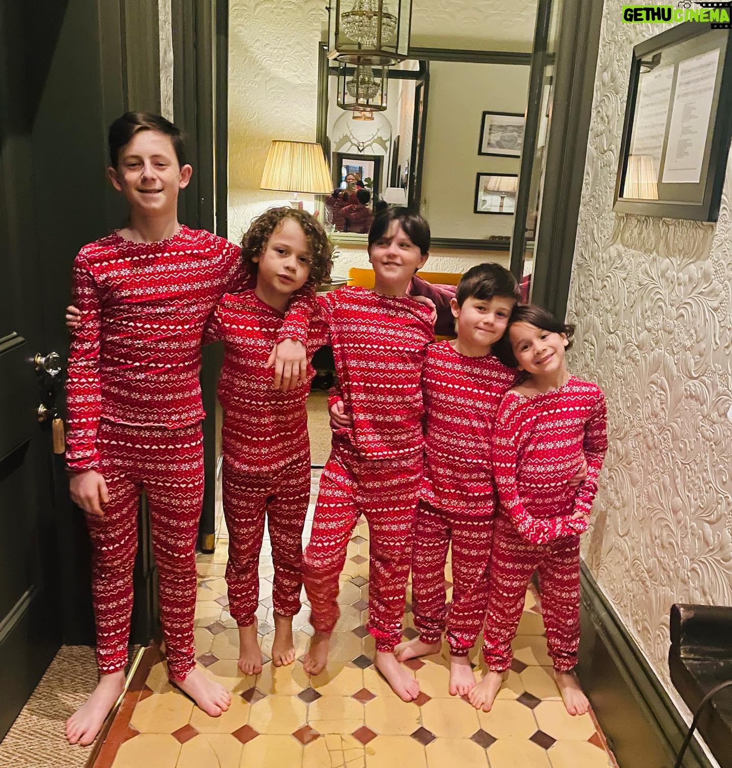 Kimberley Walsh Instagram - Christmas at the @thecountryhousediaries truly was something special 🎄⛄️✨ …been dreaming about my first visit to this place since I started watching my lovely friends @thebenforster and @paullongman80 embark on this dream renovation and honestly it’s just absolute perfection 🤩. Boys you have literally thought of EVERYTHING. What a Christmas ✨✨✨✨✨