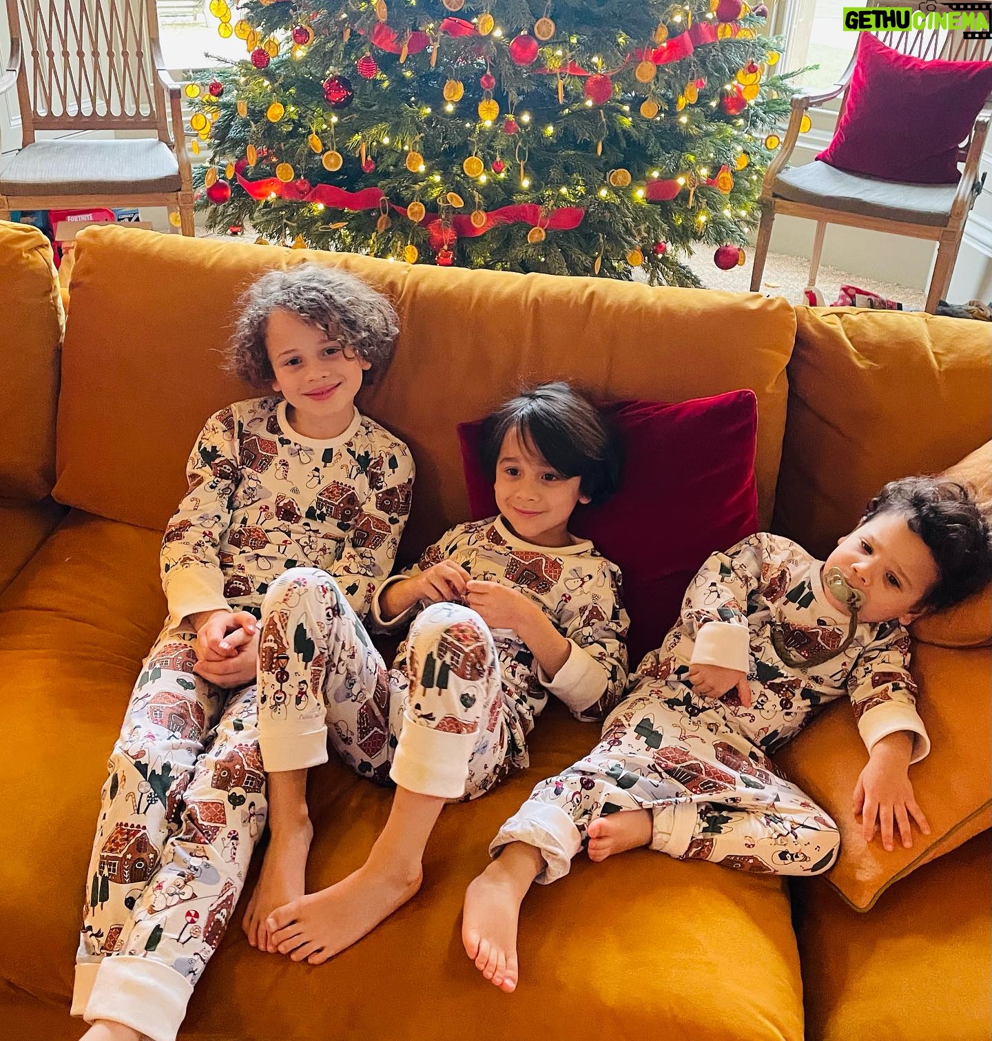 Kimberley Walsh Instagram - Christmas at the @thecountryhousediaries truly was something special 🎄⛄️✨ …been dreaming about my first visit to this place since I started watching my lovely friends @thebenforster and @paullongman80 embark on this dream renovation and honestly it’s just absolute perfection 🤩. Boys you have literally thought of EVERYTHING. What a Christmas ✨✨✨✨✨