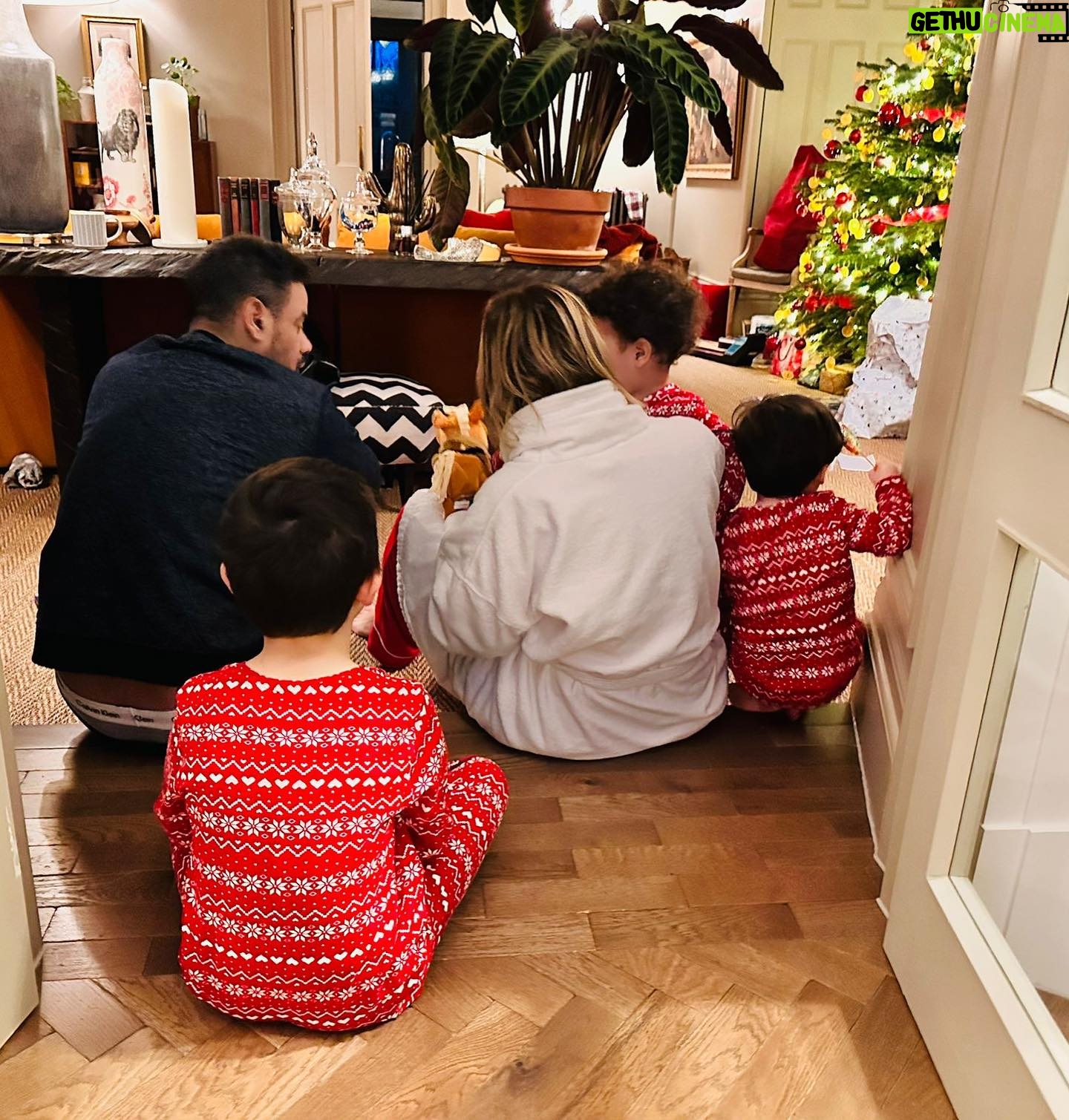 Kimberley Walsh Instagram - Christmas at the @thecountryhousediaries truly was something special 🎄⛄️✨ …been dreaming about my first visit to this place since I started watching my lovely friends @thebenforster and @paullongman80 embark on this dream renovation and honestly it’s just absolute perfection 🤩. Boys you have literally thought of EVERYTHING. What a Christmas ✨✨✨✨✨