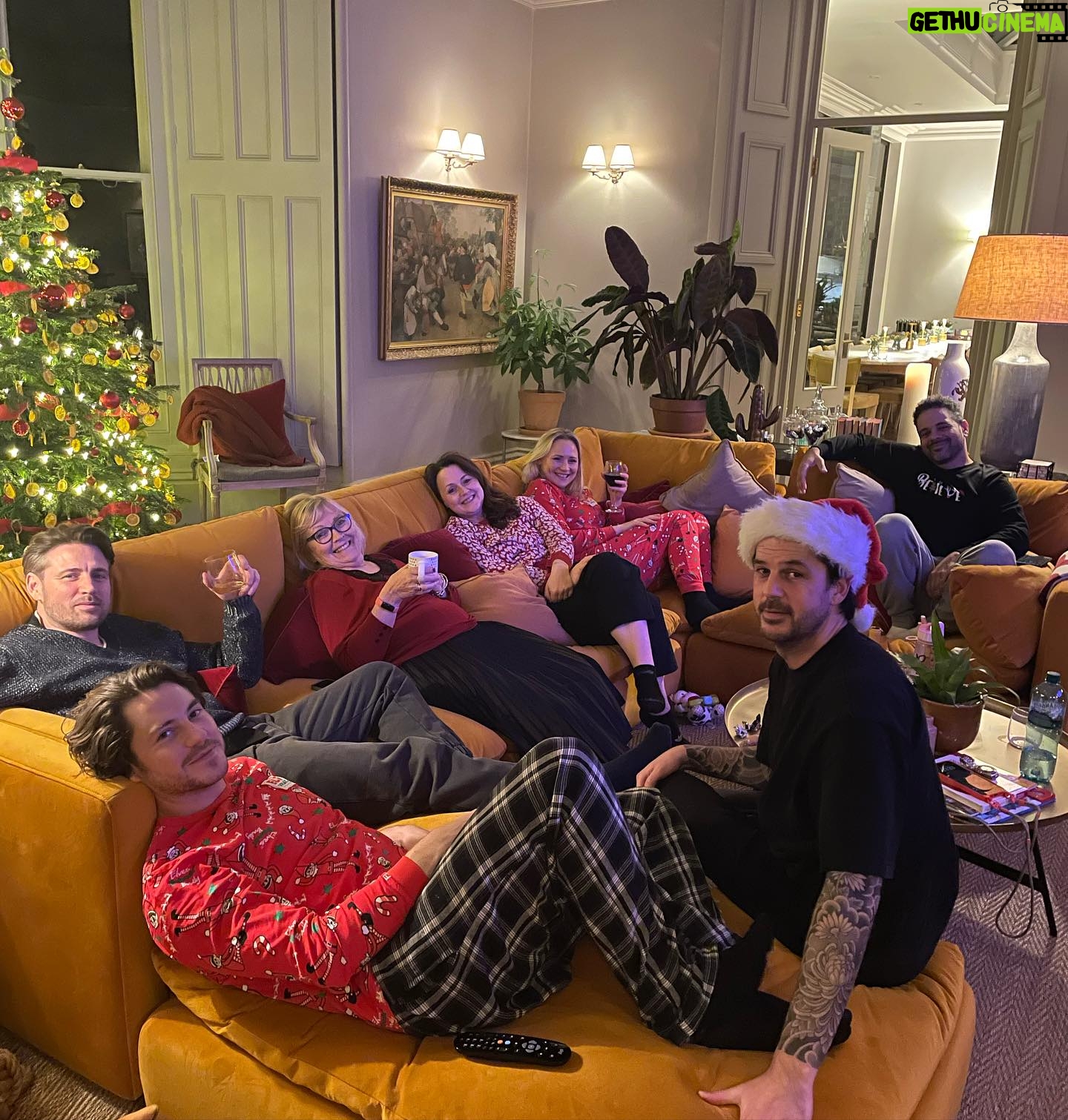 Kimberley Walsh Instagram - Christmas at the @thecountryhousediaries truly was something special 🎄⛄️✨ …been dreaming about my first visit to this place since I started watching my lovely friends @thebenforster and @paullongman80 embark on this dream renovation and honestly it’s just absolute perfection 🤩. Boys you have literally thought of EVERYTHING. What a Christmas ✨✨✨✨✨