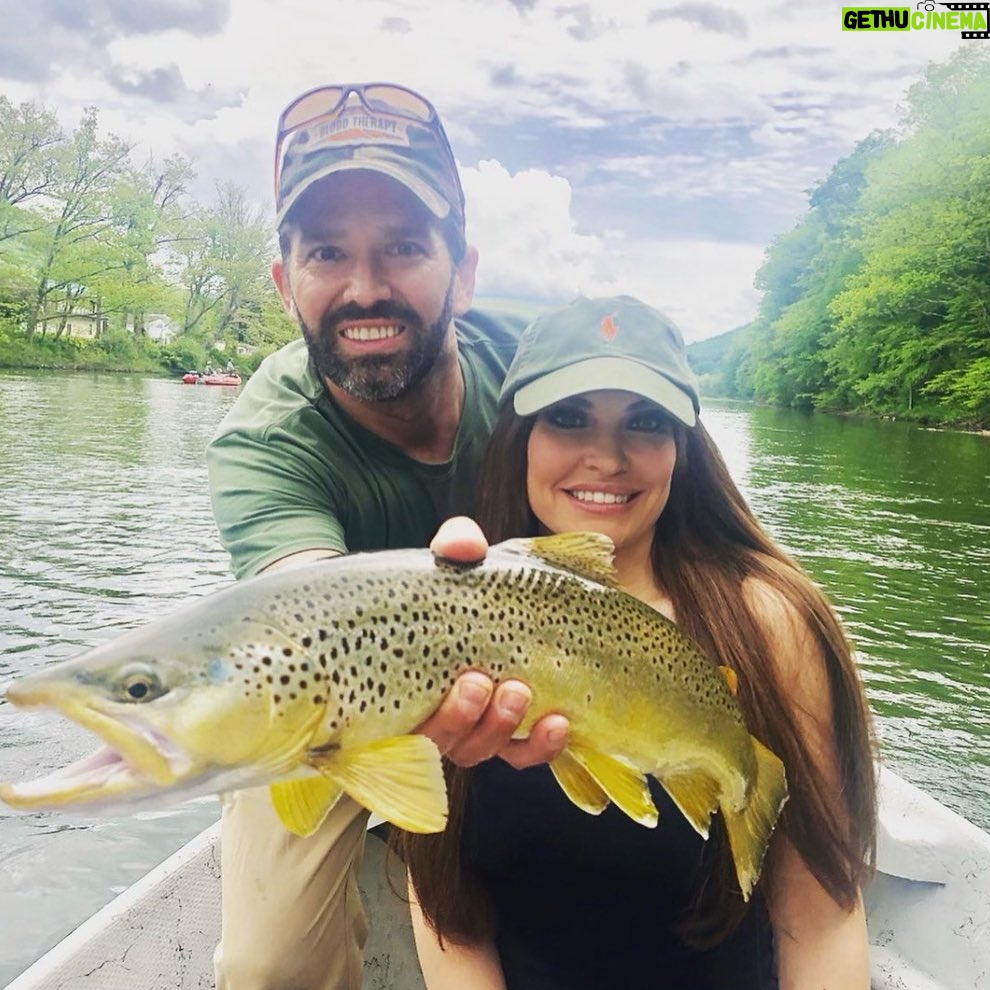 Kimberly Guilfoyle Instagram - Happy anniversary to my sweetheart @DonaldJTrumpJr . You are my best friend and my soulmate. Here’s to us and our incredibly blessed life we share together. Looking forward to creating new memories and enjoying more adventures together. Love you, Kimberly ❤️🙏