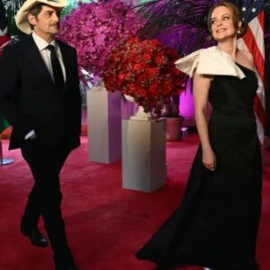 Kimberly Williams-Paisley Instagram - It was an epic #statedinner at the White House last night honoring President Ruto of Kenya with a black tie affair, distinguished guests, and special performances by the @howard1867 gospel choir and @bradpaisley ✨✨✨ It was an honor to meet you Mr. President @williamsamoeiruto. A night we will never forget. 

My m/u by @carolamyers and dress by @rachelgilbertau Thank you @jenniferkempwardrobe ❤️