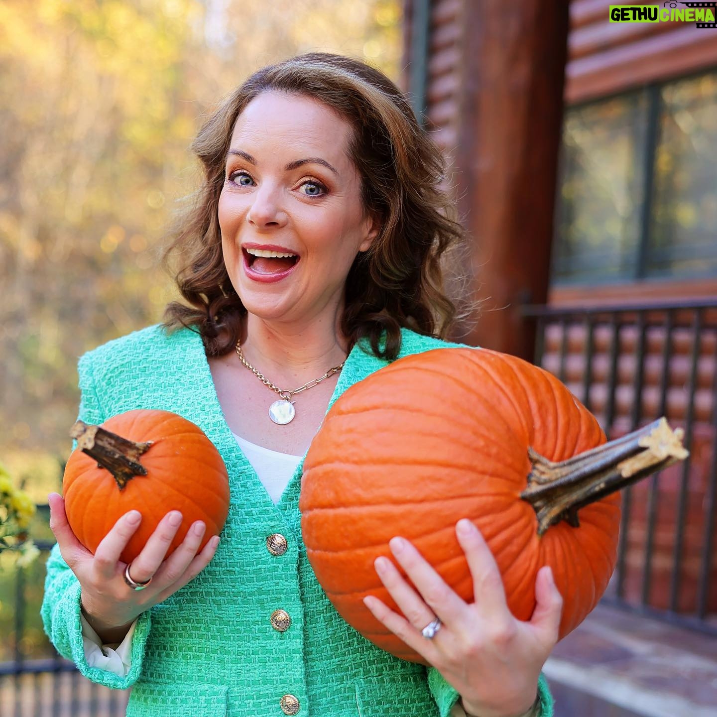 Kimberly Williams-Paisley Instagram - Happy October! Letβs all check on our pumpkins! ππ #breastcancerawarenessmonth #october #mondaymotivation πππ