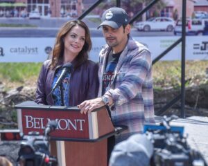 Kimberly Williams-Paisley Instagram - When Brad and I started dreaming about what we wanted @thestore_nashville to be, dignity and choice were at the heart of our mission. Today, the customers who walk into our free, referral-based grocery in Nashville get to choose what food is right for their family, rather than just getting a hand-out. Amazing local farmers donate incredible produce, which is always a colorful focal point inside. Next door, thanks to our partner @belmontu, we help provide wrap around services like financial literacy, medicine management and music therapy—because it takes more than just food to help someone get on their feet. In chaotic and scary times, we hope we can create a moment of “normal” for people struggling to feed themselves or their families. This #worldfoodday support your local non-profit, or any of the fantastic organizations around the world supplying food to those in need (we also love @wckitchen!). 

🍎🍏 
Link in bio to learn more! 
#foodinsecurity #endhunger 
Thestore.org
