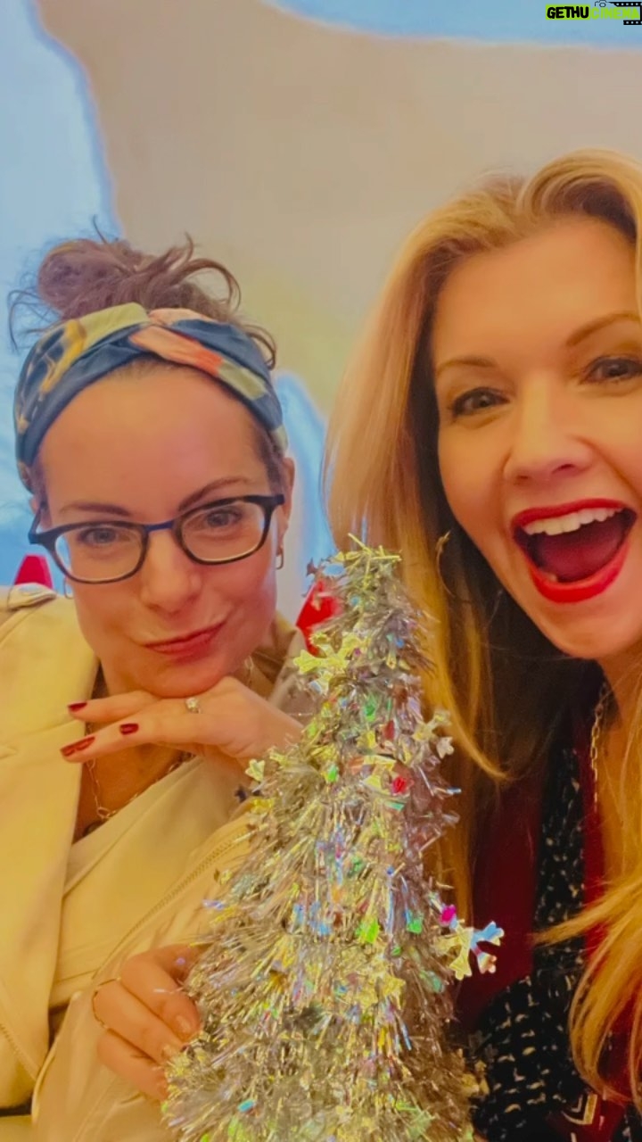 Kimberly Williams-Paisley Instagram - The holidays are here y’all. The delight we felt when we found @pearlsocialsb decked out like this immediately got us in the holiday spirit! So #thankful #happythanksgiving @kevinnealon @sukiyeagley @bradpaisley
