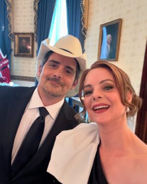 Kimberly Williams-Paisley Instagram - It was an epic #statedinner at the White House last night honoring President Ruto of Kenya with a black tie affair, distinguished guests, and special performances by the @howard1867 gospel choir and @bradpaisley ✨✨✨ It was an honor to meet you Mr. President @williamsamoeiruto. A night we will never forget. 

My m/u by @carolamyers and dress by @rachelgilbertau Thank you @jenniferkempwardrobe ❤️