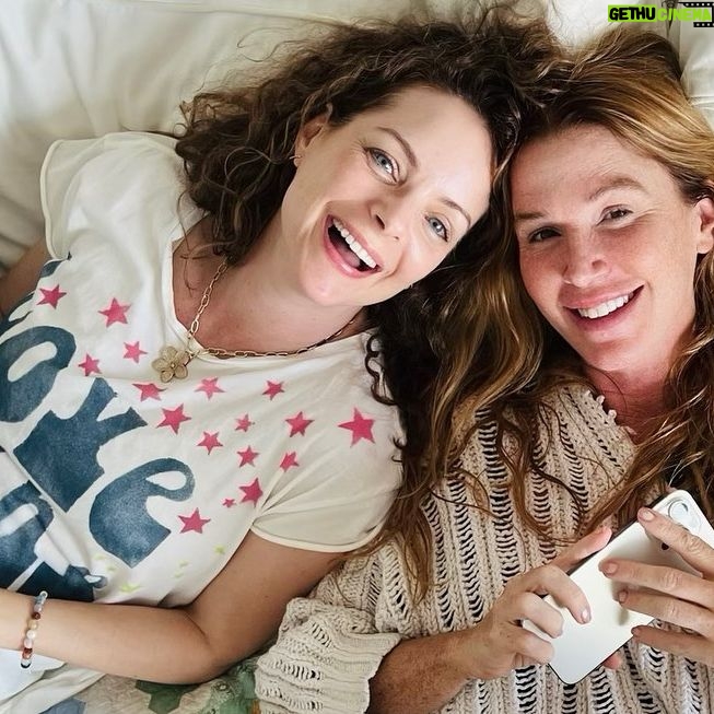 Kimberly Williams-Paisley Instagram - Now and then!! Such a fun reunion with my #relativity sisters @therealpoppymontgomery and @janewadams last night. We laughed so hard we cried, and without any of the booze weβd had in those earlier pics!! ππ₯΄ πΈ credit by camera-shy Janie β€οΈβ€οΈ #oldfriends ππ»ππ»