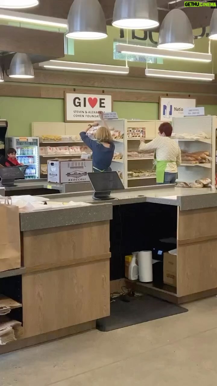 Kimberly Williams-Paisley Instagram - Finally Friday! πππ Happy weekend! Repostβ’ @thestore_nashville Got that Friday feeling! Our volunteers are having fun and dancing their way into the hearts of our families. We hope you all have a great weekend! ππ