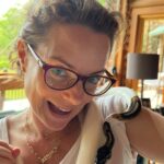 Kimberly Williams-Paisley Instagram - Celebrating #Earthday with my new hair stylist! #ballpython #snake #theresasnakeinmyhair 🐍🐍