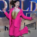 Kimiko Glenn Instagram - #HistoryOfTheWorldPart2 !! being a part of this #melbrooks series made my inner child dance 😭 i mean, i was obsessed. seeing him in person was a serious dream come true, like i’m still on a life-high from it. anyway, despite how this may look, atsuko wasn’t the only person i hung out with lol excited for you all to see the quintessential mel brooks brilliance that is this show. it airs march 6 on @hulu ! it’s major!! go watch it!!