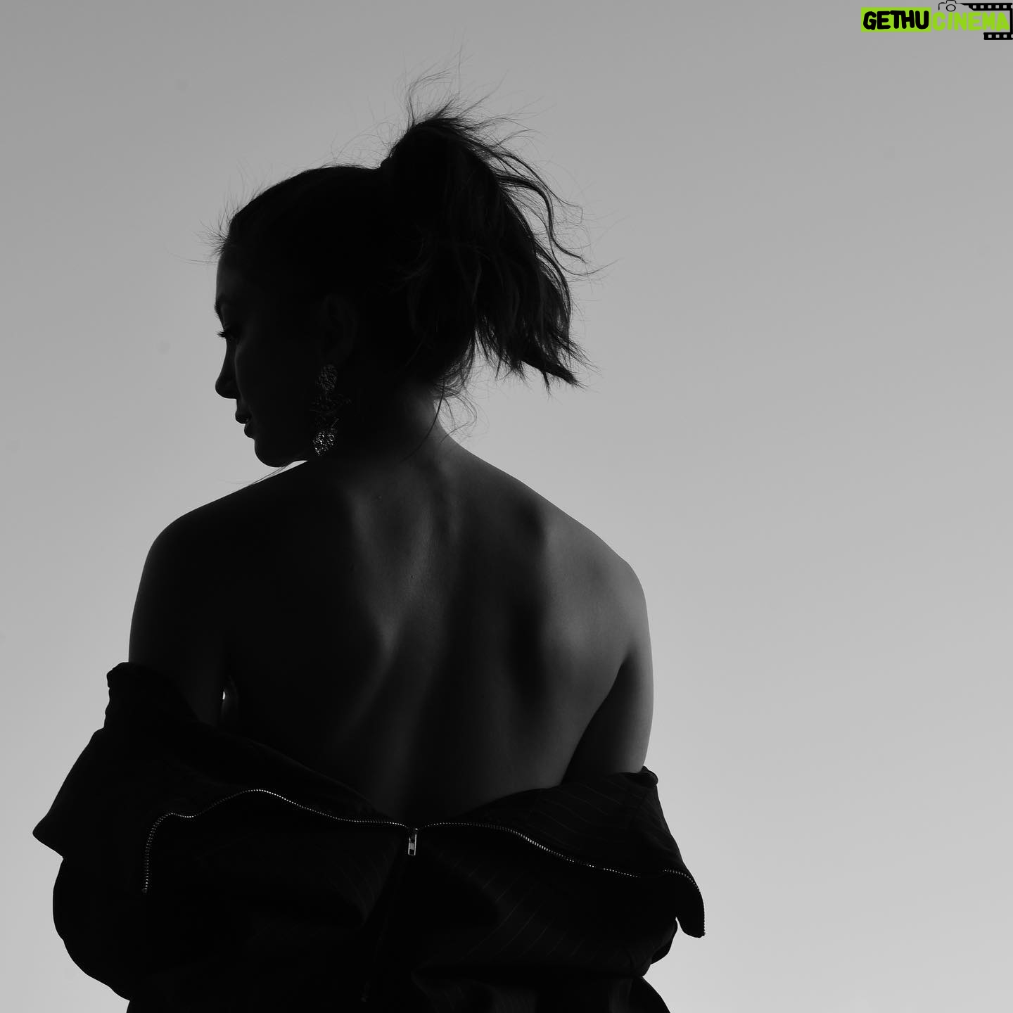 Kimiko Glenn Instagram - moody moment for ur sunday feed 🖤 @shervinfoto