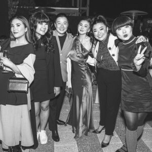Kimiko Glenn Instagram - so many cute new friends 😭💞 #goldgala @goldhouseco