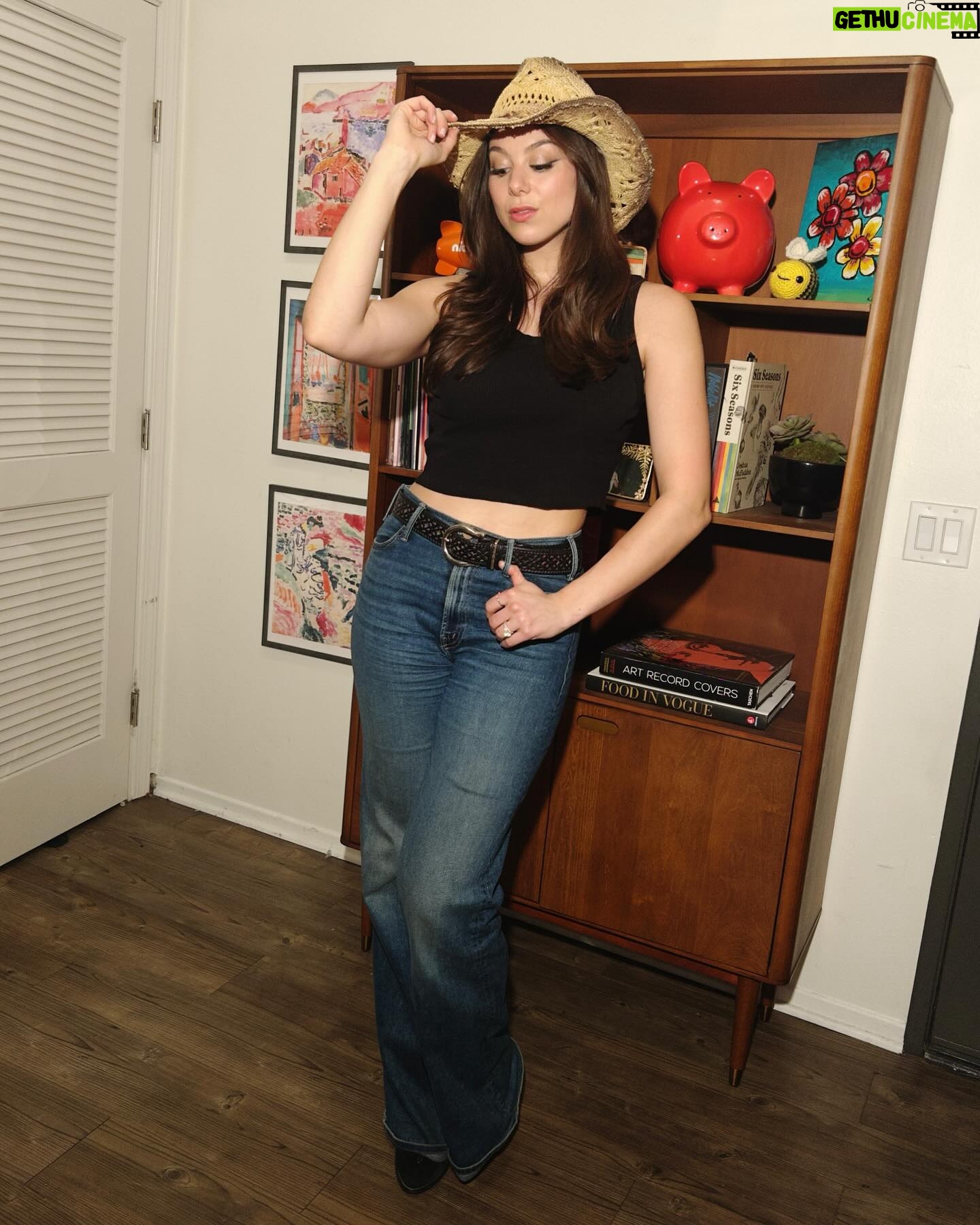 Kira Kosarin Instagram - you can have your space, cowboy 🚀🤠 ft mom’s hat from the early 2000s, dad’s jacket from the 80’s, my cowboy boots from when I first moved to LA in 2010 that I wore to every audition, and Noodle the elephant in his new hat 🐘