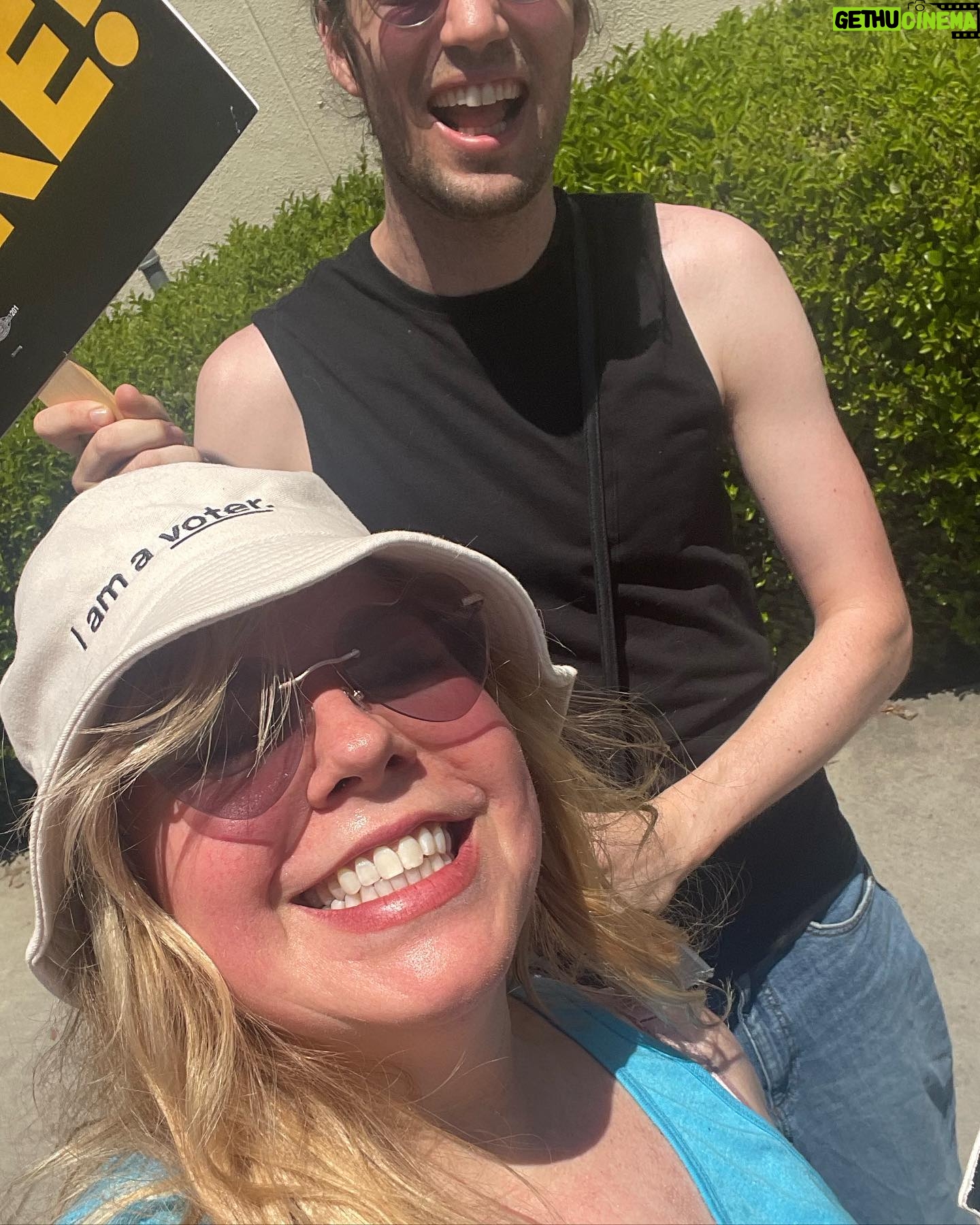 Kirsten Vangsness Instagram - Striking today and saw @emnenby they made the incredible Boars 🐗 Head puppet for Nimrod and are making puppets for the next @theatreofnote show Kill Shelter! Go theatre nerds! PS I am really happy with my tank top so there’s a picture of it. PPS Holy Cannoli it is warm and sunscreen really does work.