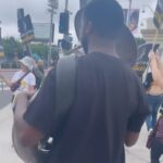 Kirsten Vangsness Instagram - Whoever this wonderful musician is ( @ibanda !) made day one hundred and something very lovely. AND the show runners brought everyone sandwiches AND my fellow #sagaftrastrong member @tinoweeno did the walk with me.