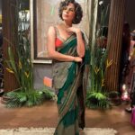 Kirti Kulhari Instagram - Thank u @shantibanaras for making me a part of your celebrations on completing one year of this beautiful showroom in #southmumbai and of course dressing me in your gorgeous #banarasisaree ❤️ And being an audience to this magical woman @singerushauthup was the icing on the cake … 🫶 Heartiest congratulations once again and to many more 🥂 @imitrayan thank you for always managing everything so well and clicking videos and pictures because if it wasnt for u , i wouldn’t have any 🤪🤗 Styled by Me 💕 Saree @shantibanaras Jewellery @isharya Make up by Me again 😬 Hair @tahseen_hairstylist
